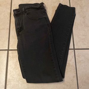 Black Levi’s pants